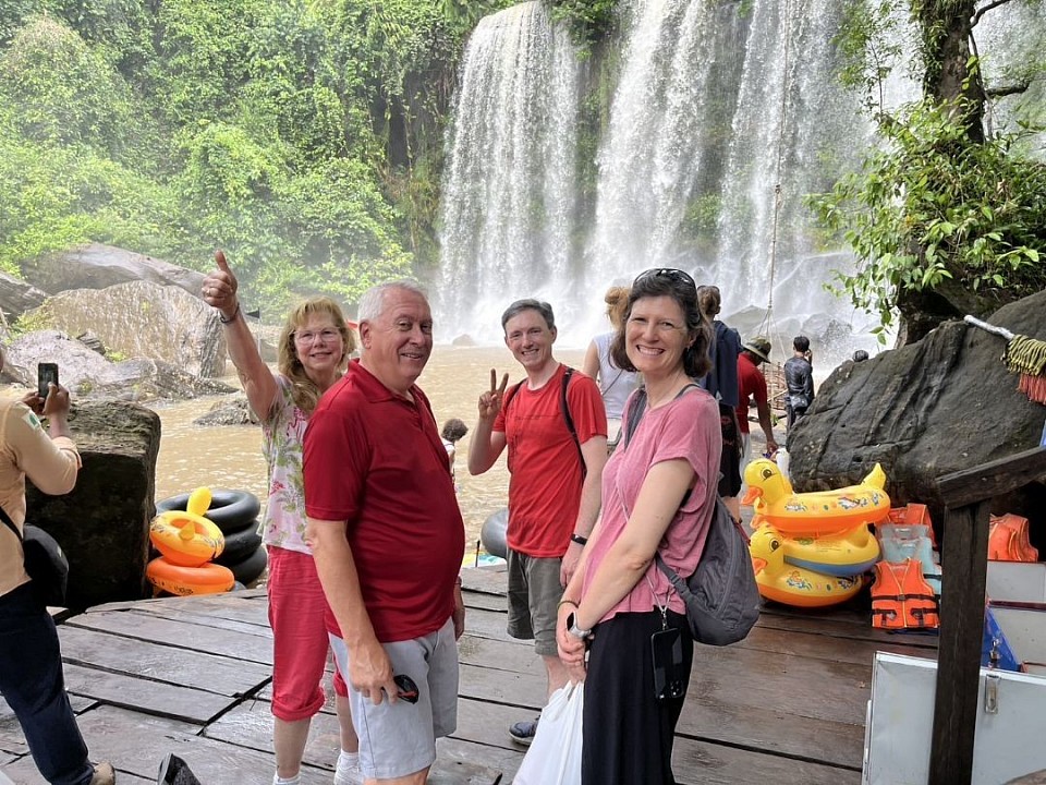 บริการรถนำเที่ยว