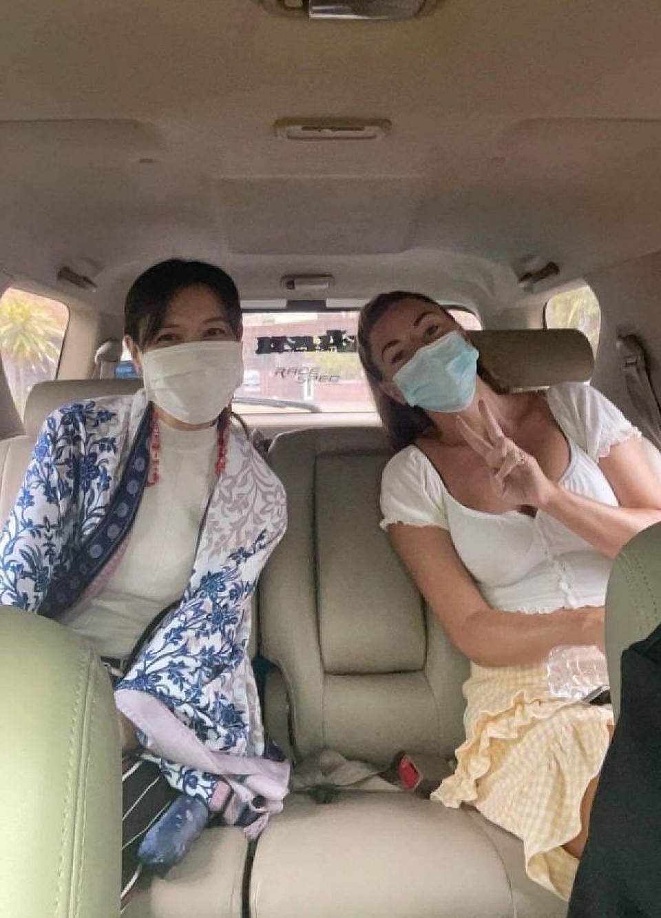 เหมารถตู้ไปต่างจังหวัด